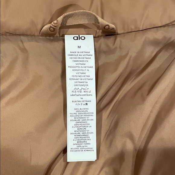 ALO Yoga Gold Rush Puffer Jacket, M - Picture 3 of 5